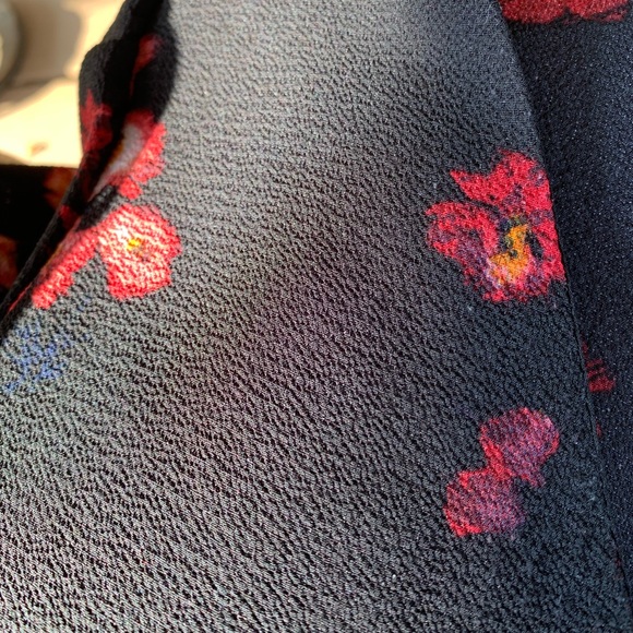 SOLD-Beautiful Top - Picture 6 of 6